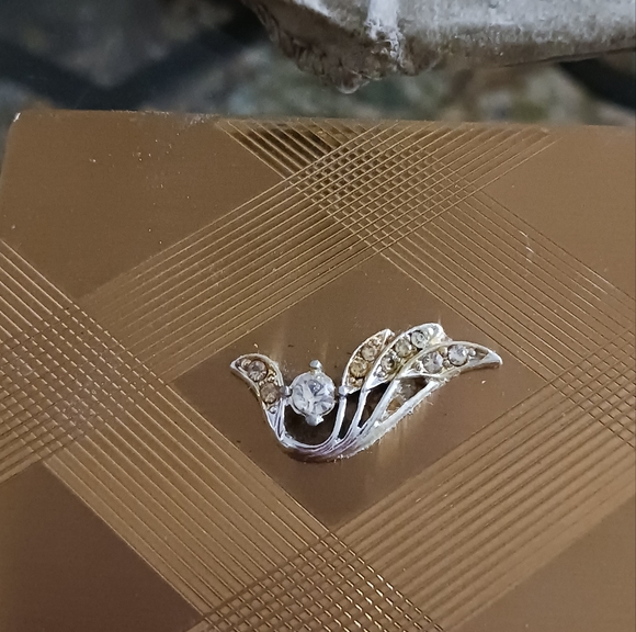 Volupte 1950's Goldtone Loose powder compact Mirror Puff Original Case - Picture 4 of 11